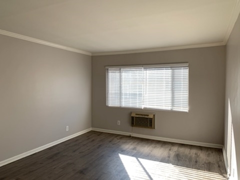 #11 Living room Window view - 2140 N Beachwood Dr