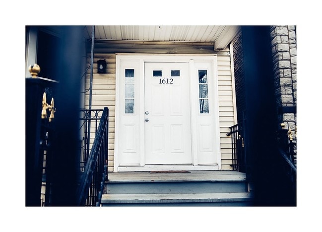 Building Photo - 1612 N Avers Ave