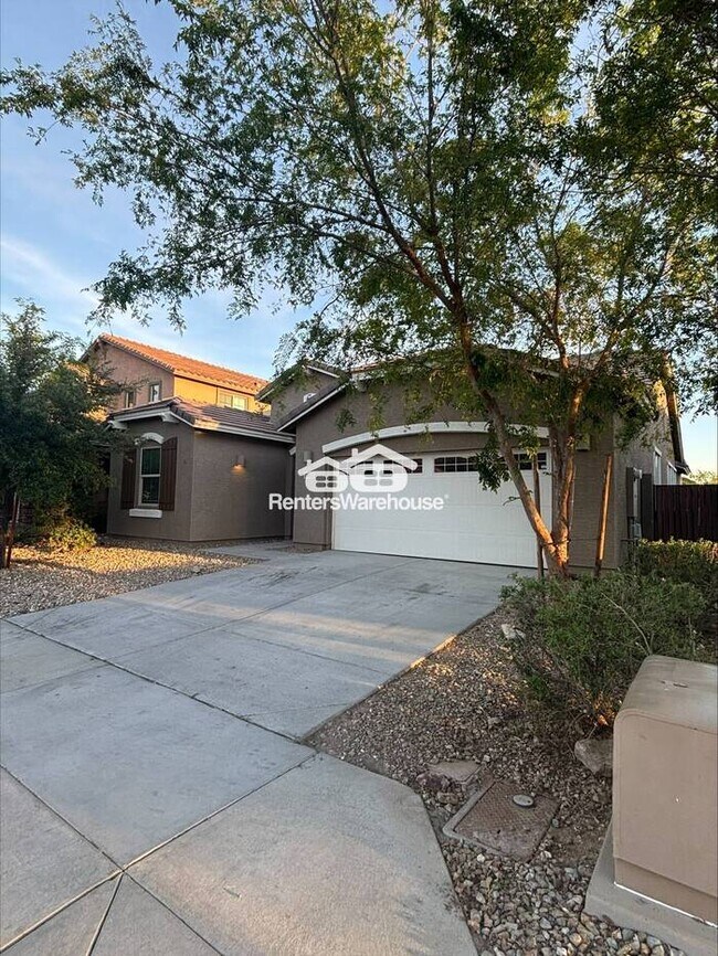 Building Photo - North Peoria Gated entry 3bed 2bath P00L Almost new