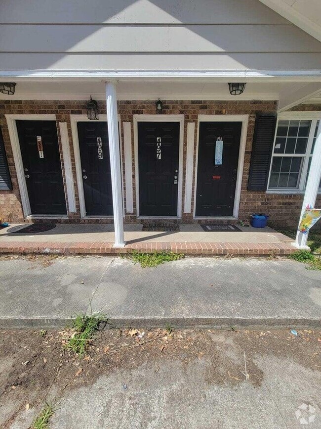 Building Photo - 497 W Buena Vista Ave