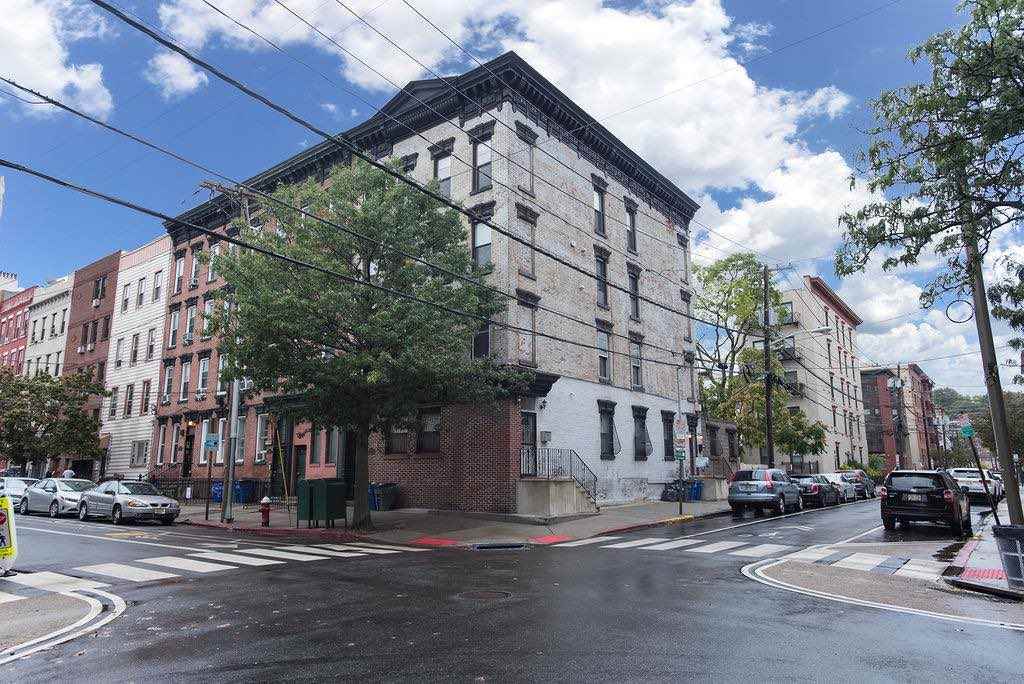 Foto principal - 332 Madison St