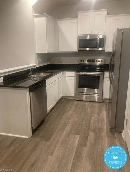 Foto del edificio - 2497 Ashton Park Ln