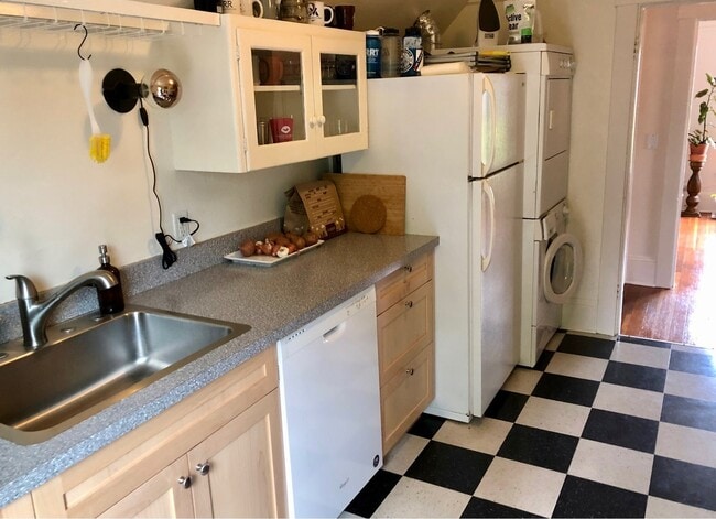 Building Photo - 3009 SE 19th Ave