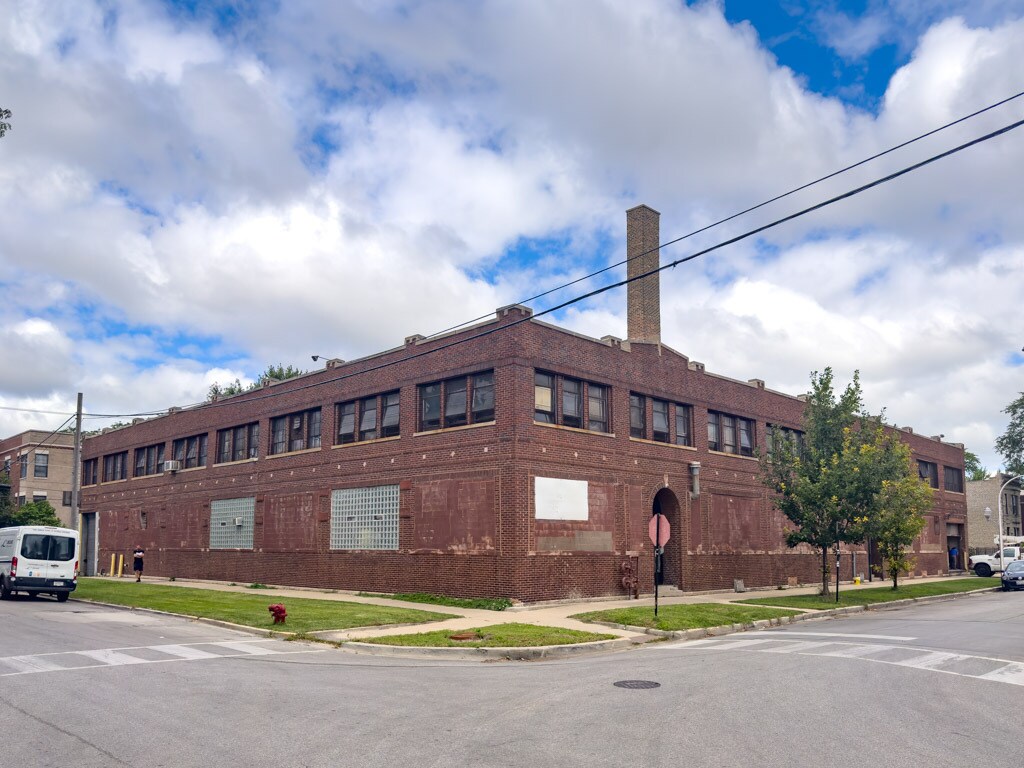 Primary Photo - 600 N Albany Ave