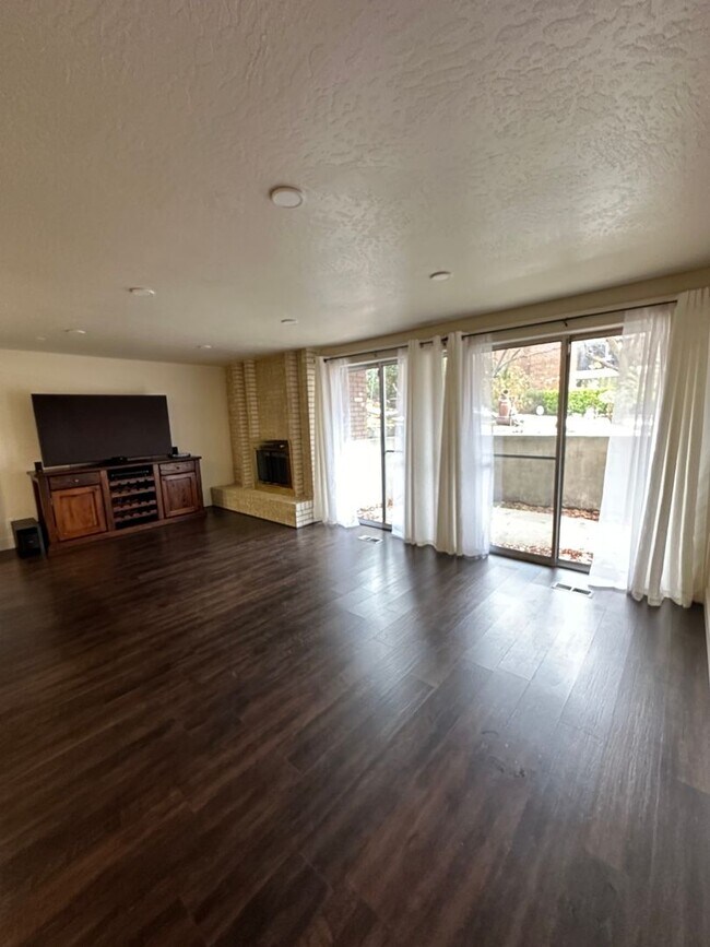 Foto del edificio - Great  2 Bed 2 Bath Apartment in Murray