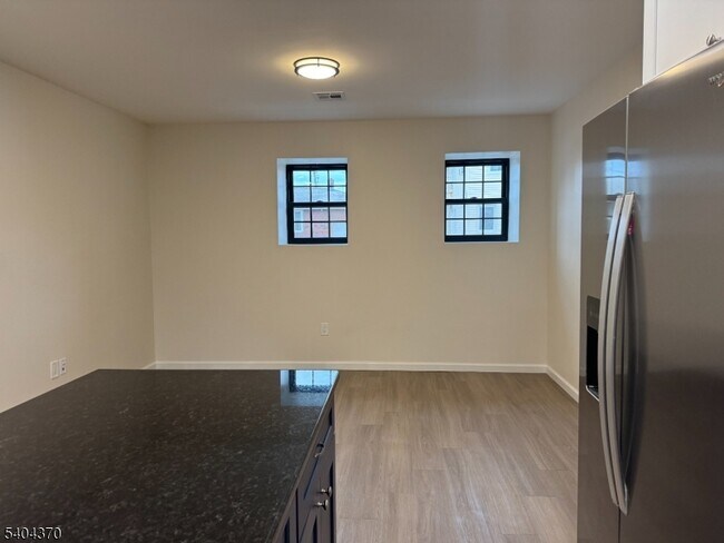 Foto del edificio - 188 Heckel St