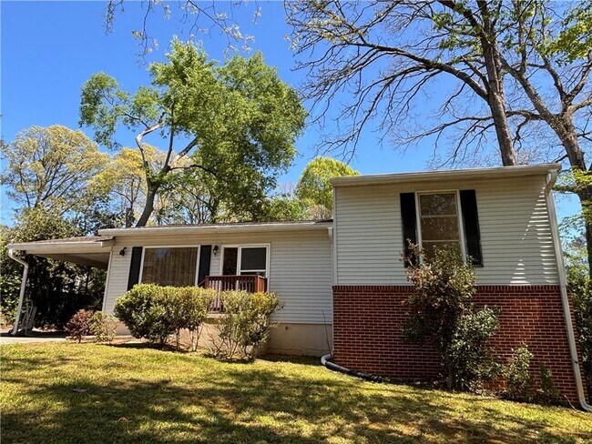Building Photo - 5009 Crowe Dr SE