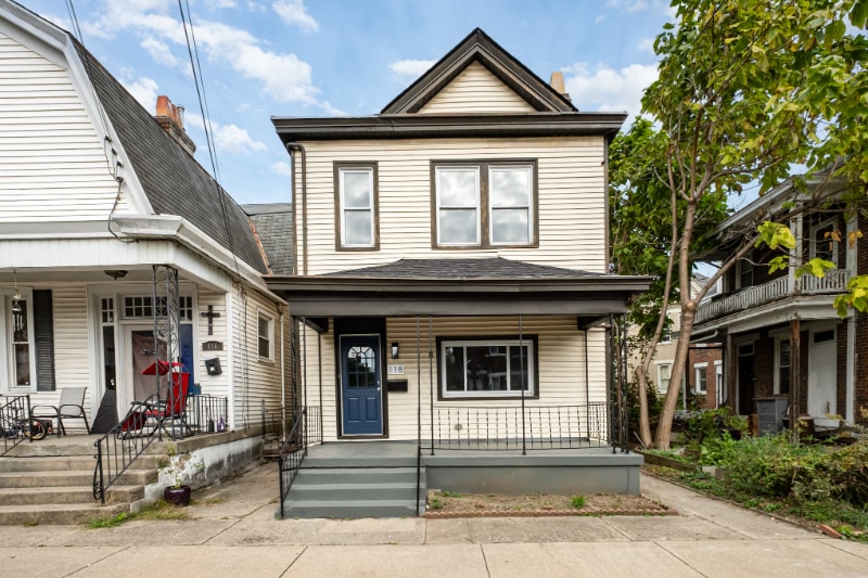 Primary Photo - 118 E 19th St