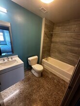 style 09 secondary bathroom - Argyle on 12th