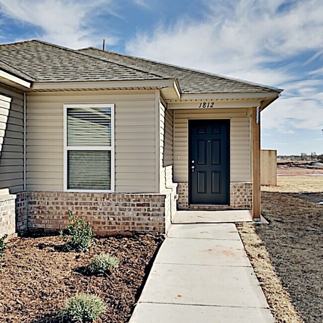 Foto del edificio - Very Nice 3 Bedroom 2 Bath Home in Yukon Schools