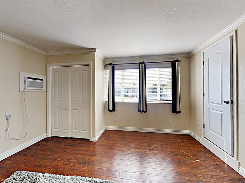 2379 Geraldine Dr Unit Apt Inlaw, Pleasant Hill, CA 94523 - Room