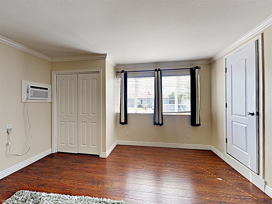 Foto principal - 2379 Geraldine Dr