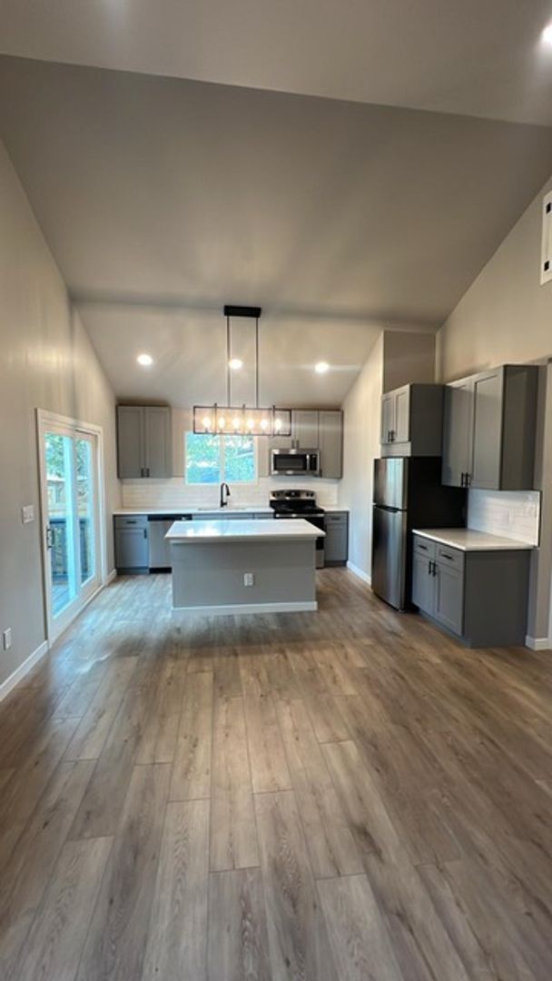 Foto del edificio - August 2026 Prelease! 5 Bedroom House 2 Blocks from CU