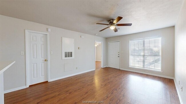 Foto del edificio - 1513 Hollow Hill Dr