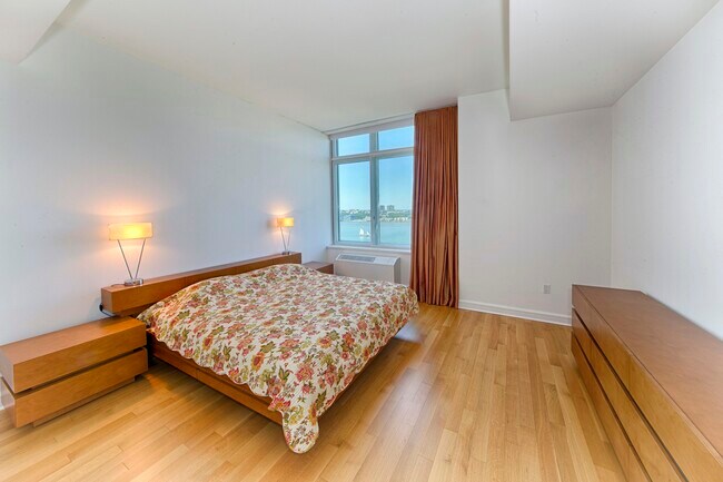 Building Photo - 2bed+3bath -1450sqft in UWS Full Service