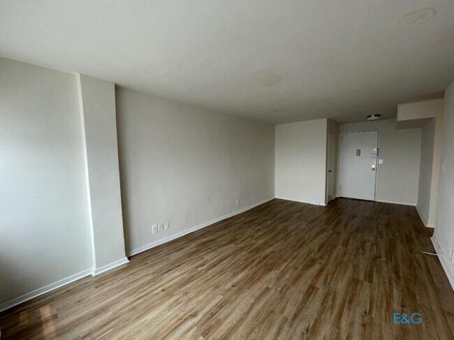 Foto del edificio - 0 bedroom in JAMAICA NY 11432