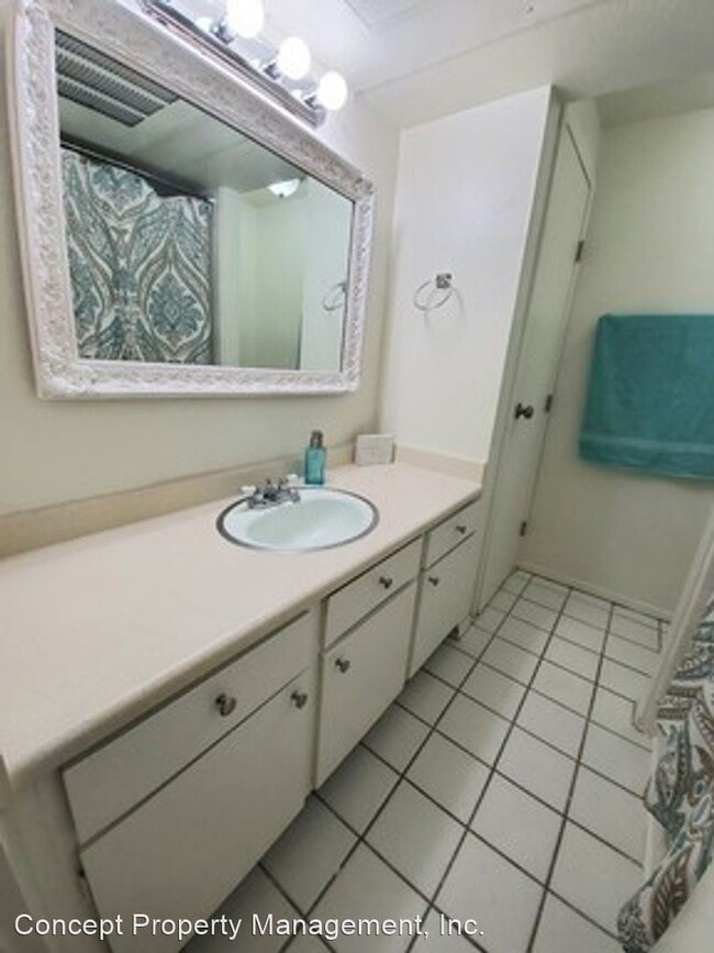 Building Photo - 5300 S 900 E