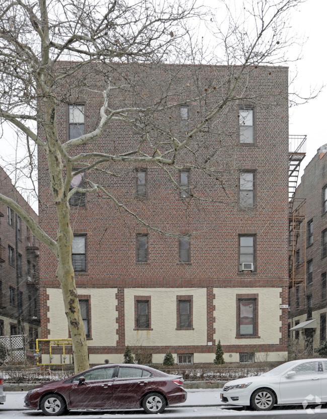 Building Photo - 14447 Roosevelt Ave