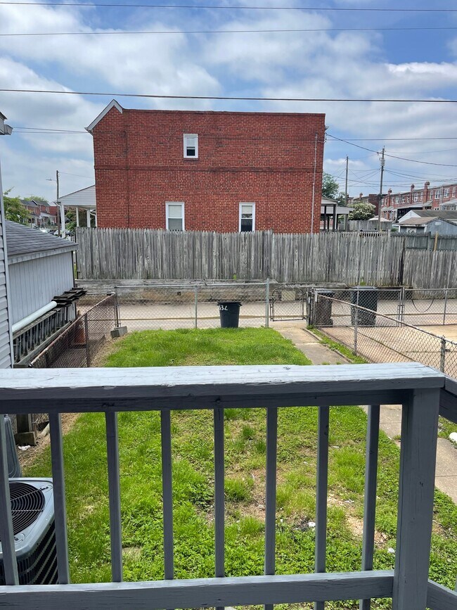 Building Photo - 332 Endsleigh Ave