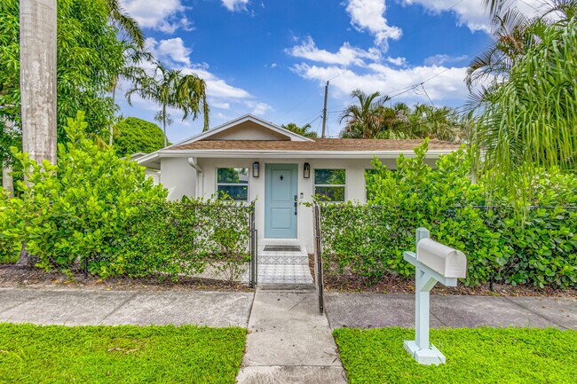 Building Photo - 915 Flamingo Dr