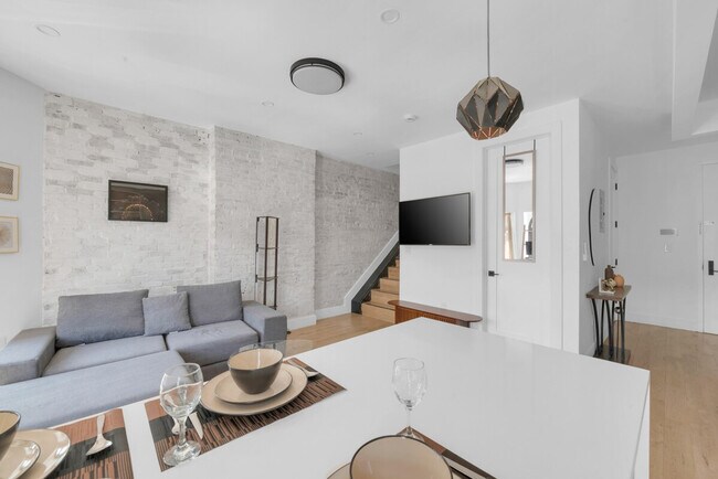 Foto del edificio - 217 Schaefer St