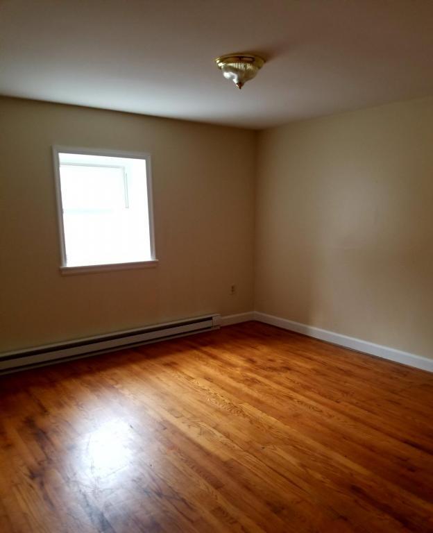 Building Photo - 1 Country Club Rd. Apt B