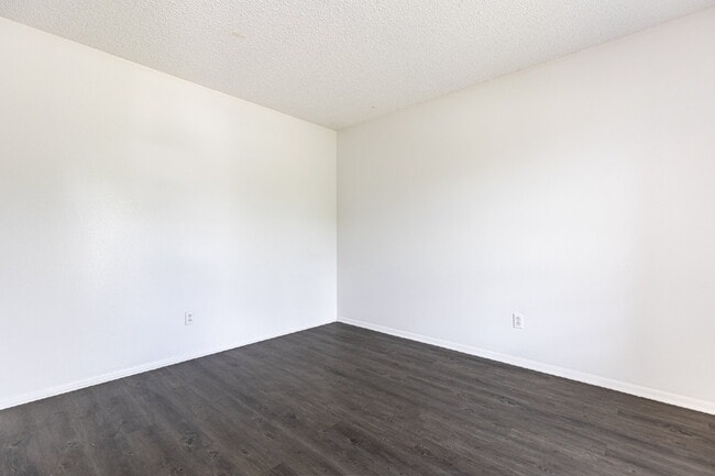 Building Photo - 4910 Tennyson Dr