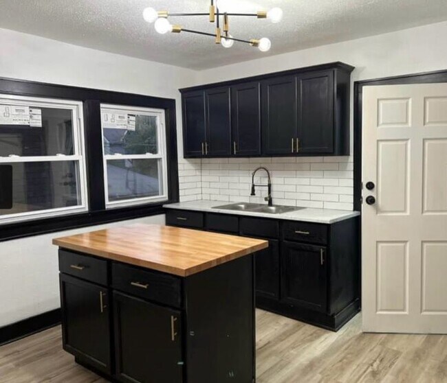 Foto del edificio - 2837 N 49th St