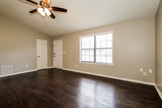 Foto del edificio - 2212 Albury Ct