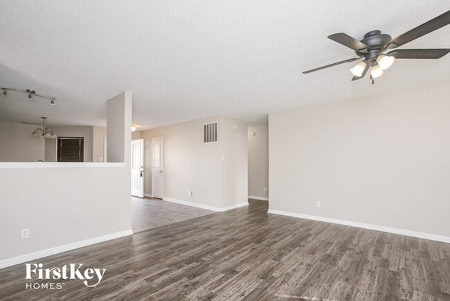 Building Photo - 10913 Miller Dr