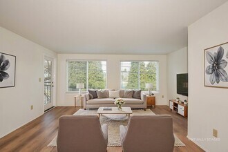 Building Photo - 707 N 130th St