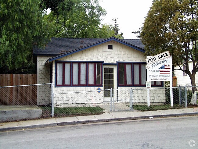 Building Photo - 430-438 N Main St