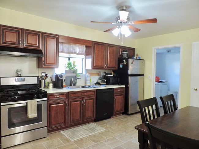 Building Photo - 104 Cotswold Cir