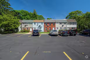Building Photo - 164 W Montauk Hwy