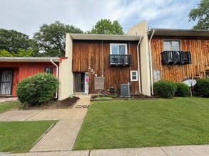 Building Photo - 1379 E Tanners Creek Dr