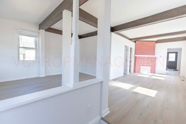 Building Photo - 230 Carre Ave