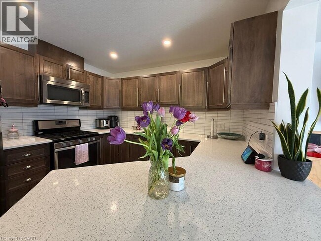 Building Photo - 174 Templewood Dr