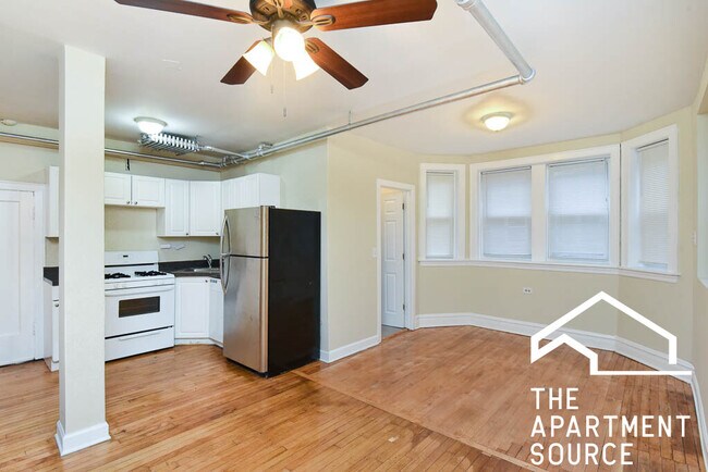 Building Photo - 4828 W Addison St