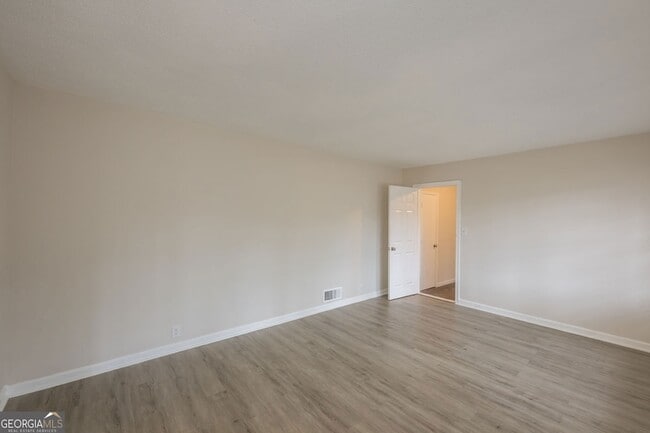 Foto del edificio - 2058 River Rd