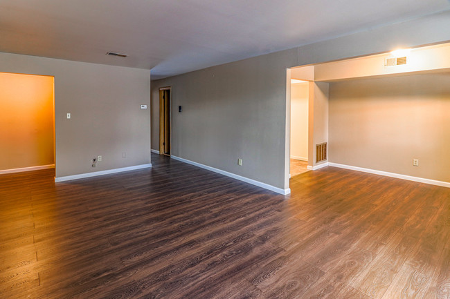 Building Photo - THE VILLAGES SOUTH 340