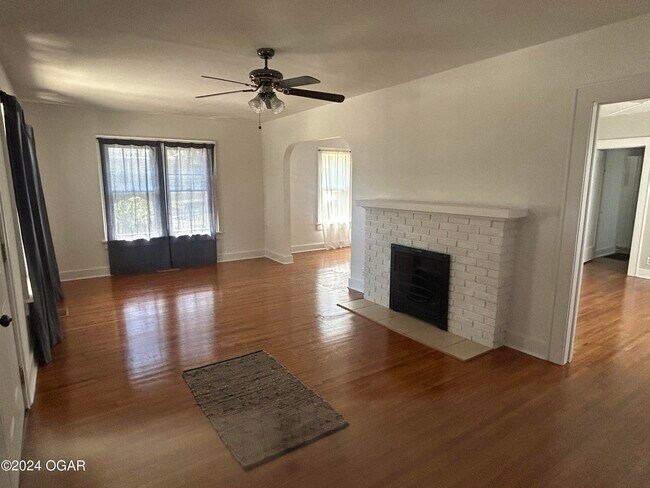 Building Photo - 3030 S Wall Ave
