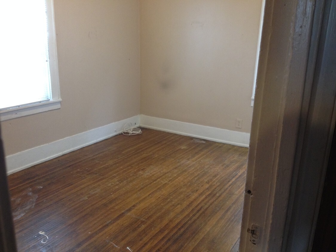 Primary Photo - 1701 Saint Paul St