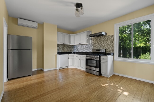 Building Photo - 6 Rademan Pl