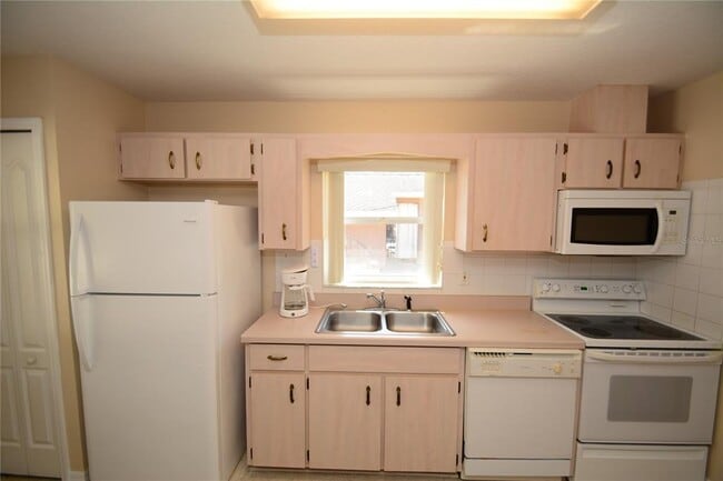 Building Photo - 4 Wheeler Pl