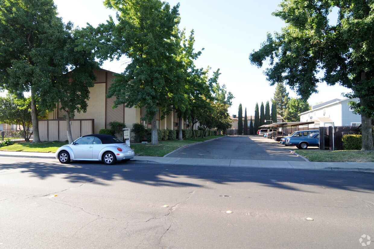 366 E Edison St, Manteca, CA 95336 Apartments in Manteca, CA