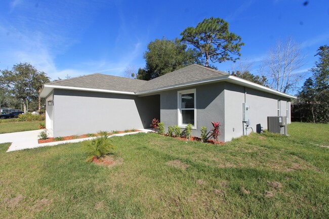 Foto del edificio - BEAUTIFUL 3/2 w/office HOME in Deltona