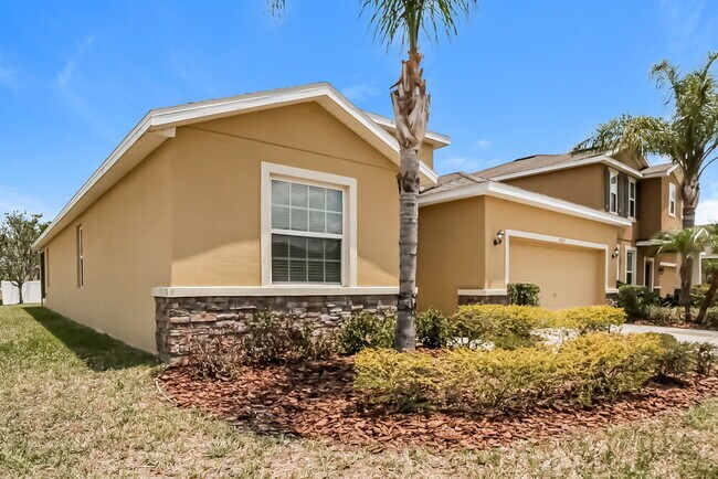 Foto del edificio - 402 Blakely Ct