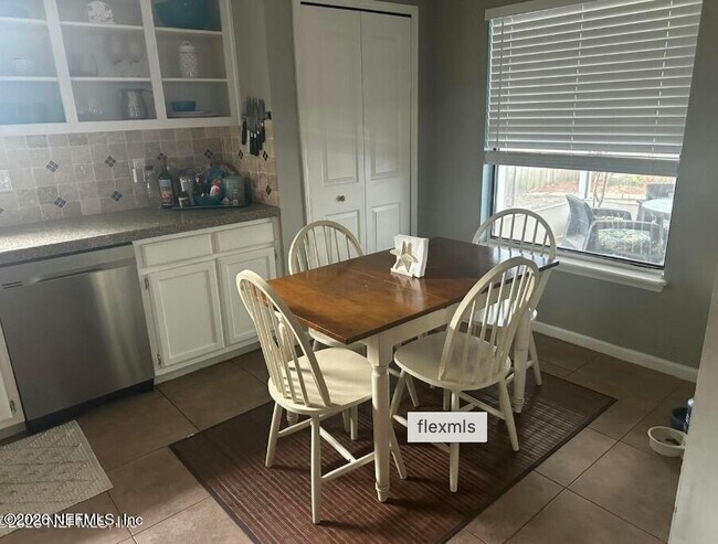 Foto del edificio - 382 Naugatuck Dr