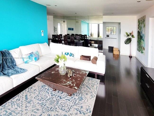 Foto del edificio - 77 Crandon Blvd