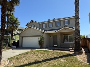 Building Photo - 1100 Traditions St